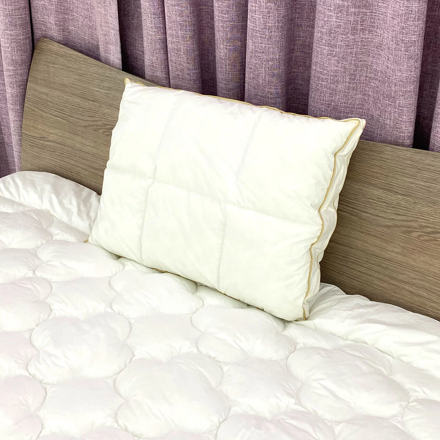 Customized Memory White Travel Bedding Massage Hotel Home Protect Cervical Vertebra Comfortable Pillow