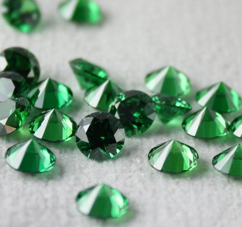 Venda por grosso de corte multifacetada redonda CZ Pedras preciosas pedras Zircon sintético verde