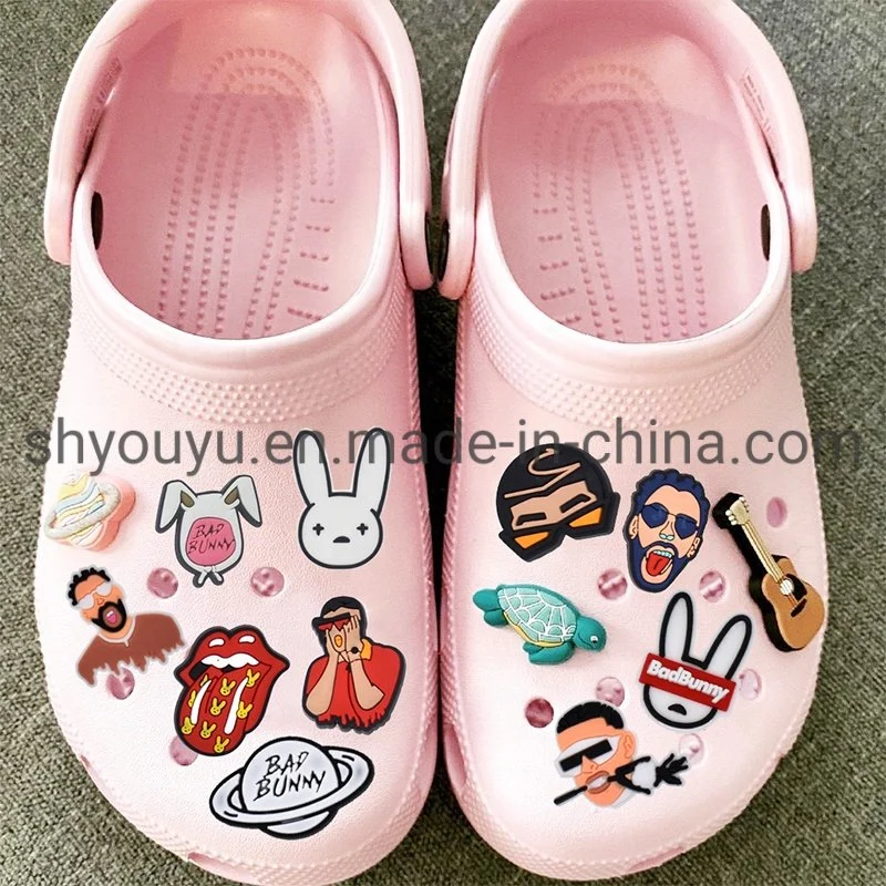 Bt21 Kpop الشعبية تصميم الأزياء بيع ساخنة لكروكس الأحذية إكسسوارات أحذية سيليكون 3D سحر الأحذية للهدايا التذكارية