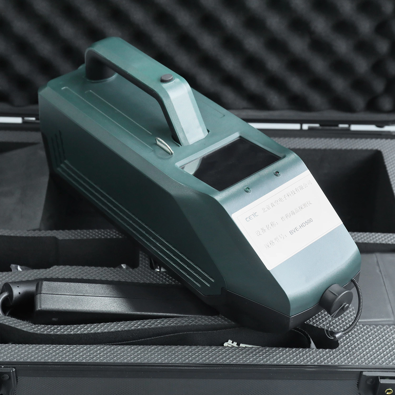 Trace Detector for Explosives Detection