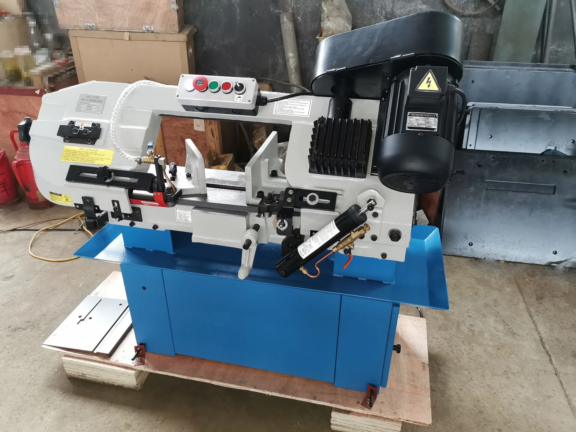 BS712N horizontal metal cutting band saw with electrical cabinet