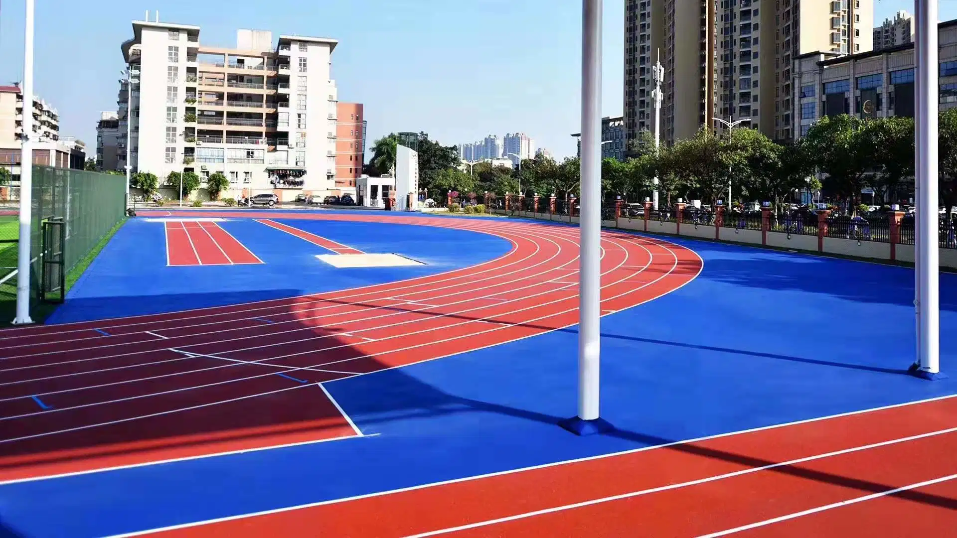 Sandwich System, Impermeablecombines Base Mat with Poured-in-Place Polyurethane Running Track