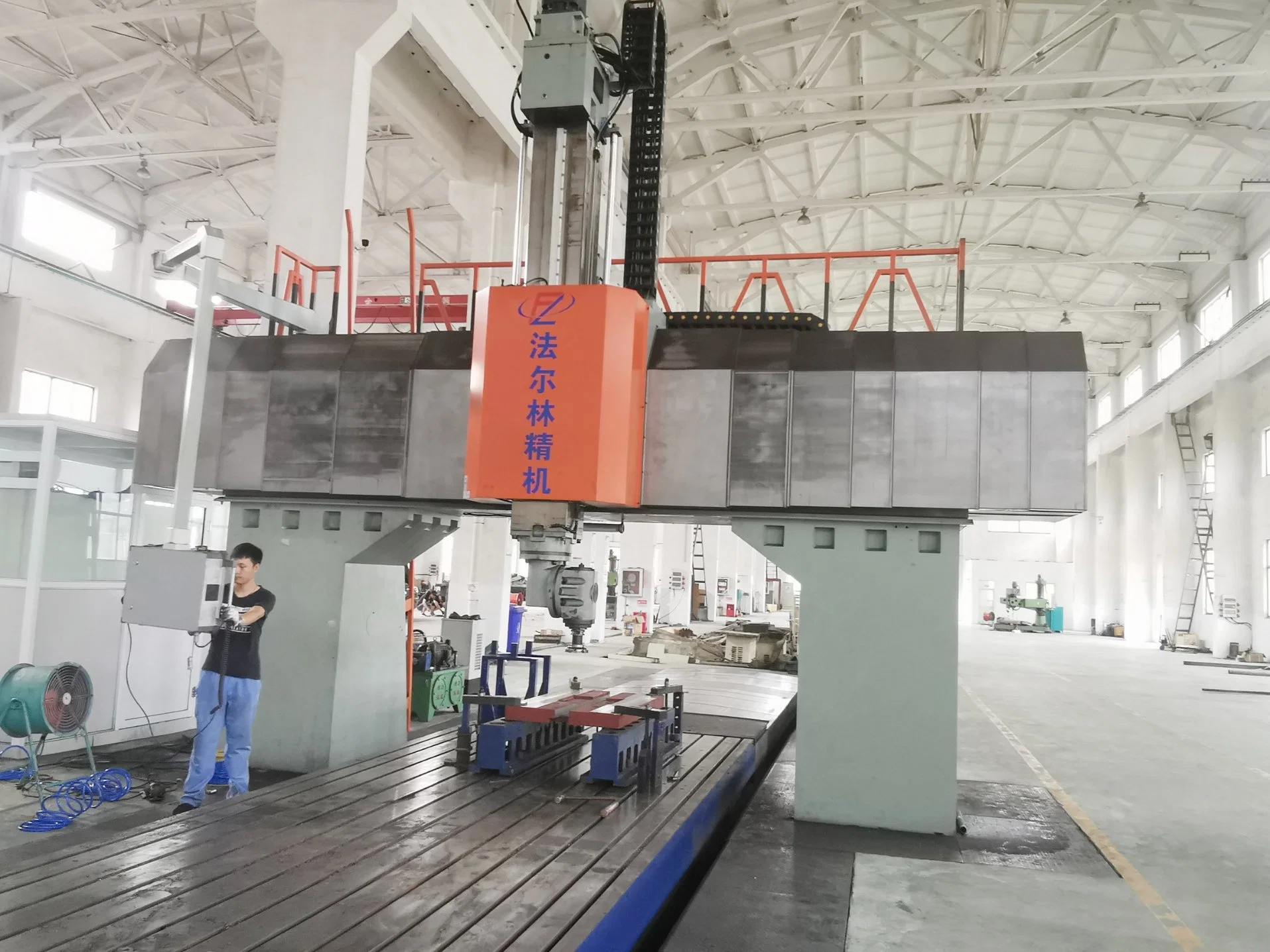 Viga fixa de grande capacidade de rolamento Máquina de fresagem CNC da gantry para Metais ferrosos Roughing e acabamento OEM/ODM