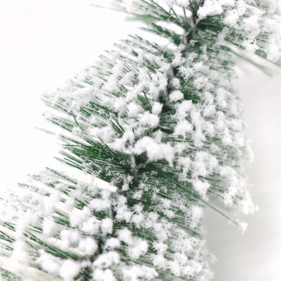 Venta caliente agujas de pino Spray nieve árbol de Navidad Mini madera Base Artificial Holiday Party Decoration