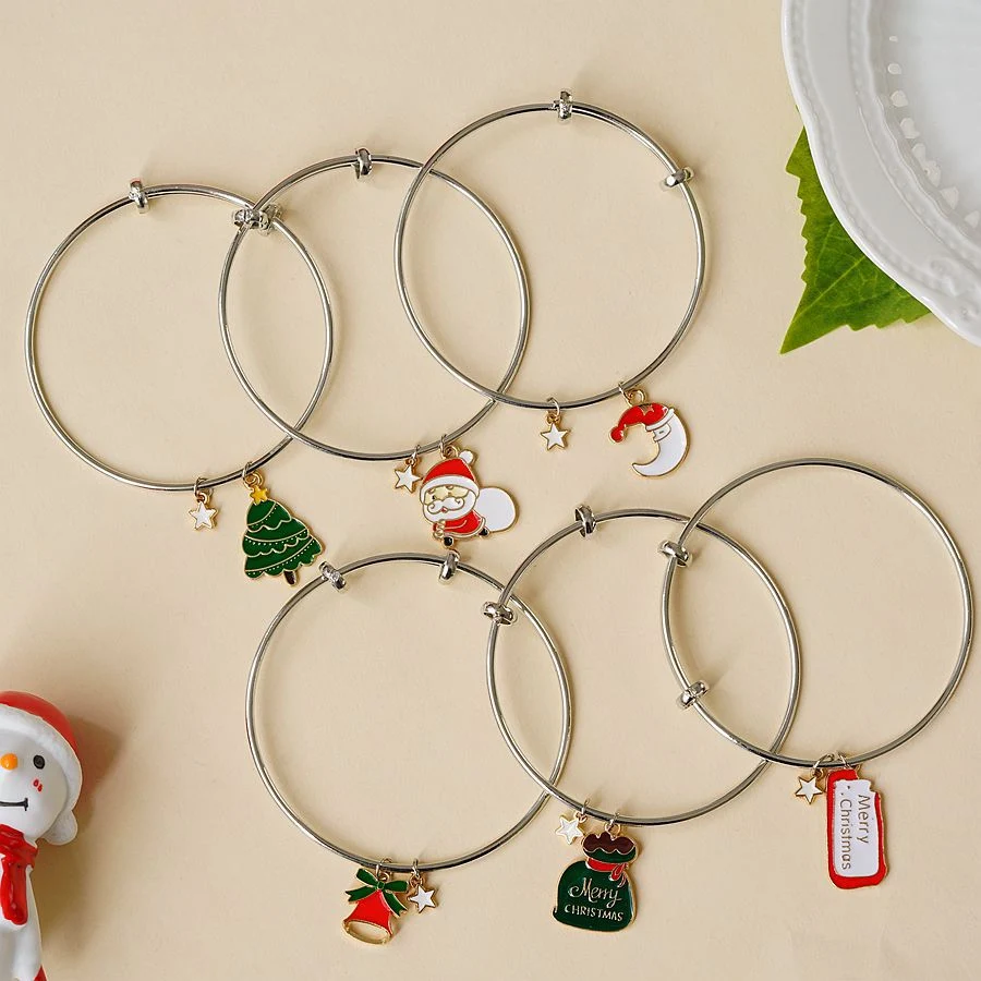 2023 New Cute Lovable Cartoon Style Christmas Bracelet with Snowman Bell Santa Ornaments for Xmas Decoration