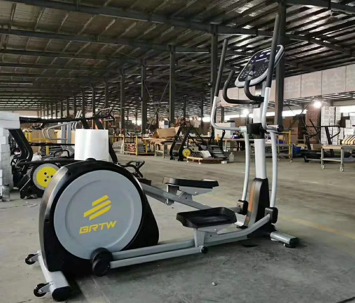 Nuevo diseño de la Cruz comercial máquina elíptica Entrenador de equipos de gimnasio