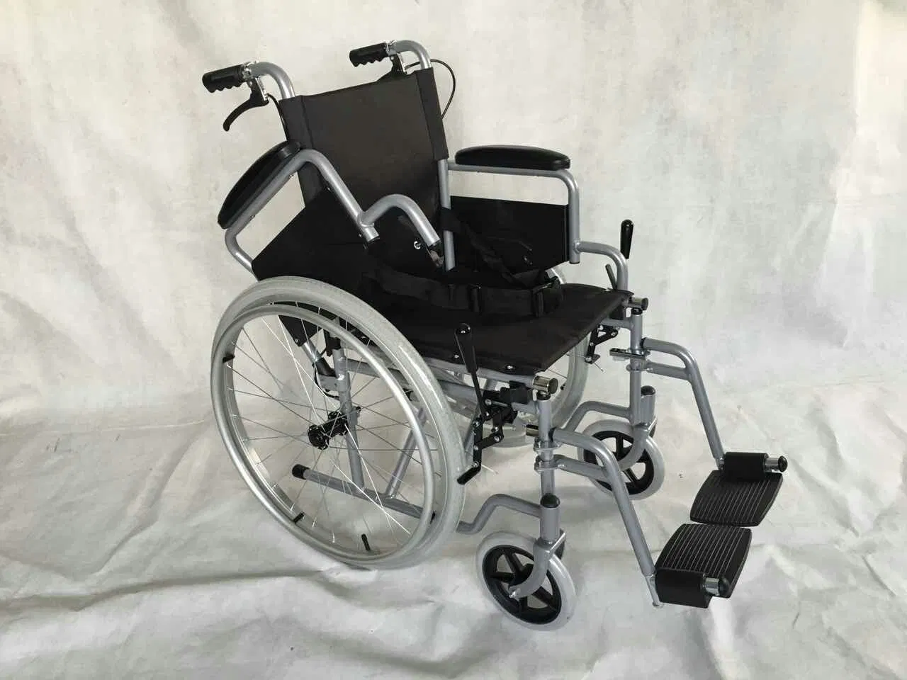 Brother Medical Shockwave Therapy Cuarto de baño silla de ruedas plegable para adultos ODM