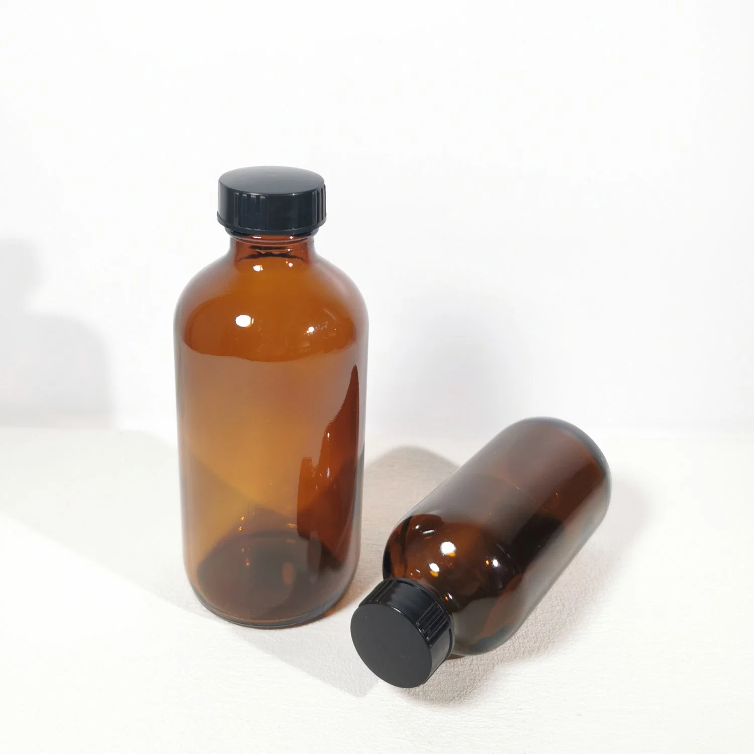 Round Amber Pharmaceutical Essential Oil Bottles Glass Boston Bottle