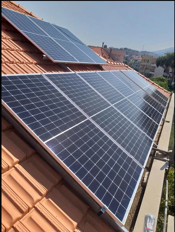 La masse, toit abri Support de fixation de la maison hors réseau d'alimentation du système PV solaire
