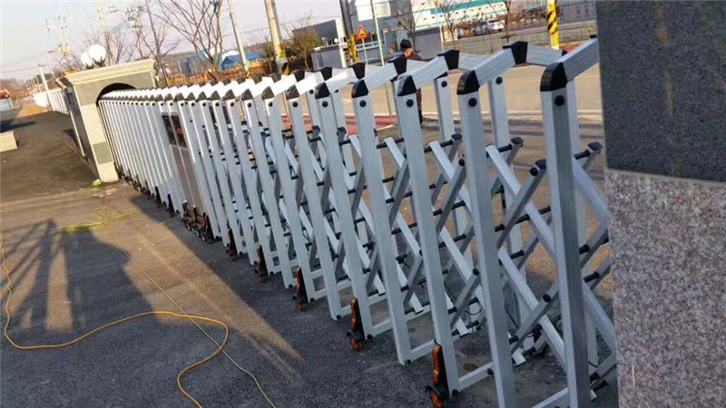 Aluminum Accordion Traffic Barrier Gate