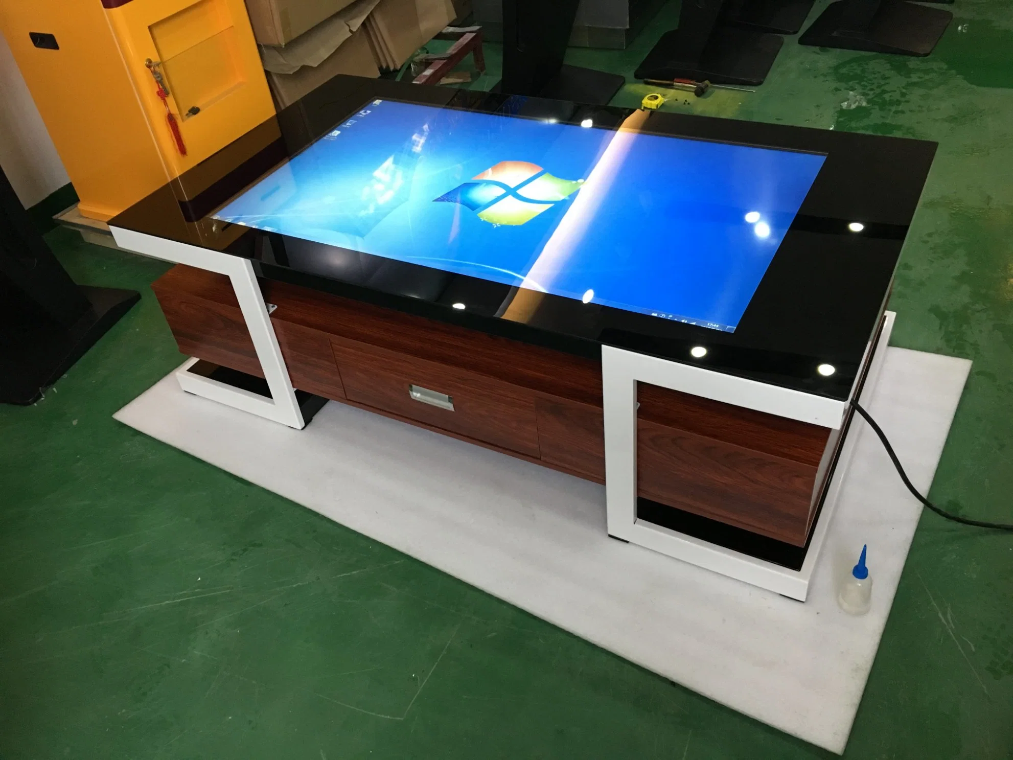 شاشة العرض الرقمية LCD مقاس 55 بوصة طاولة مؤتمرات تفاعلية بشاشة اللمس للتجارة عرض الإعلانات