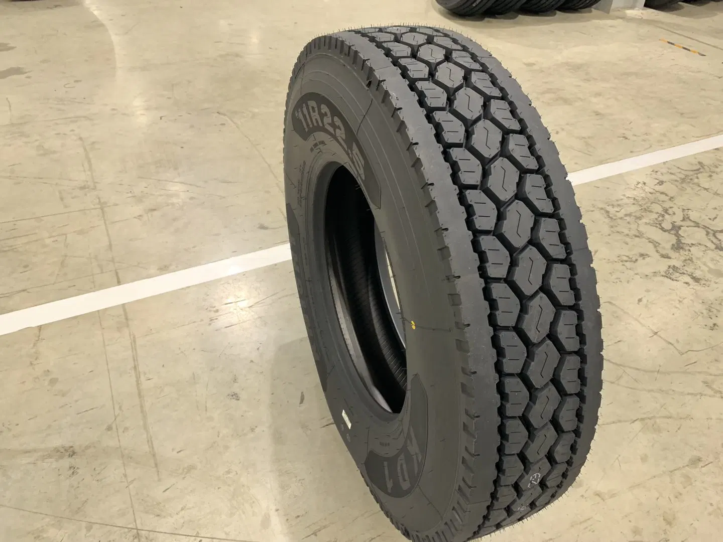 10.00R20 Suitable for International market Manufactured by best Truck tire factory with wide range of sizes reliable service High Performance Rubber TBR Tires