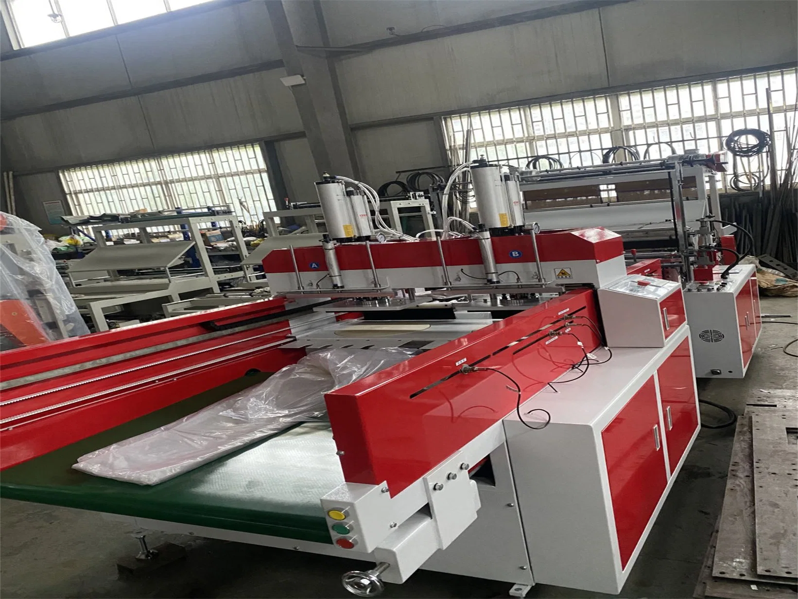 Full Automatic High Speed 4 Line Cold Cutt Bag Making Machine with Auto Puncher Plastic Bag Sealing Machine Shopping Bag Making Machine Plastic Bag Maker