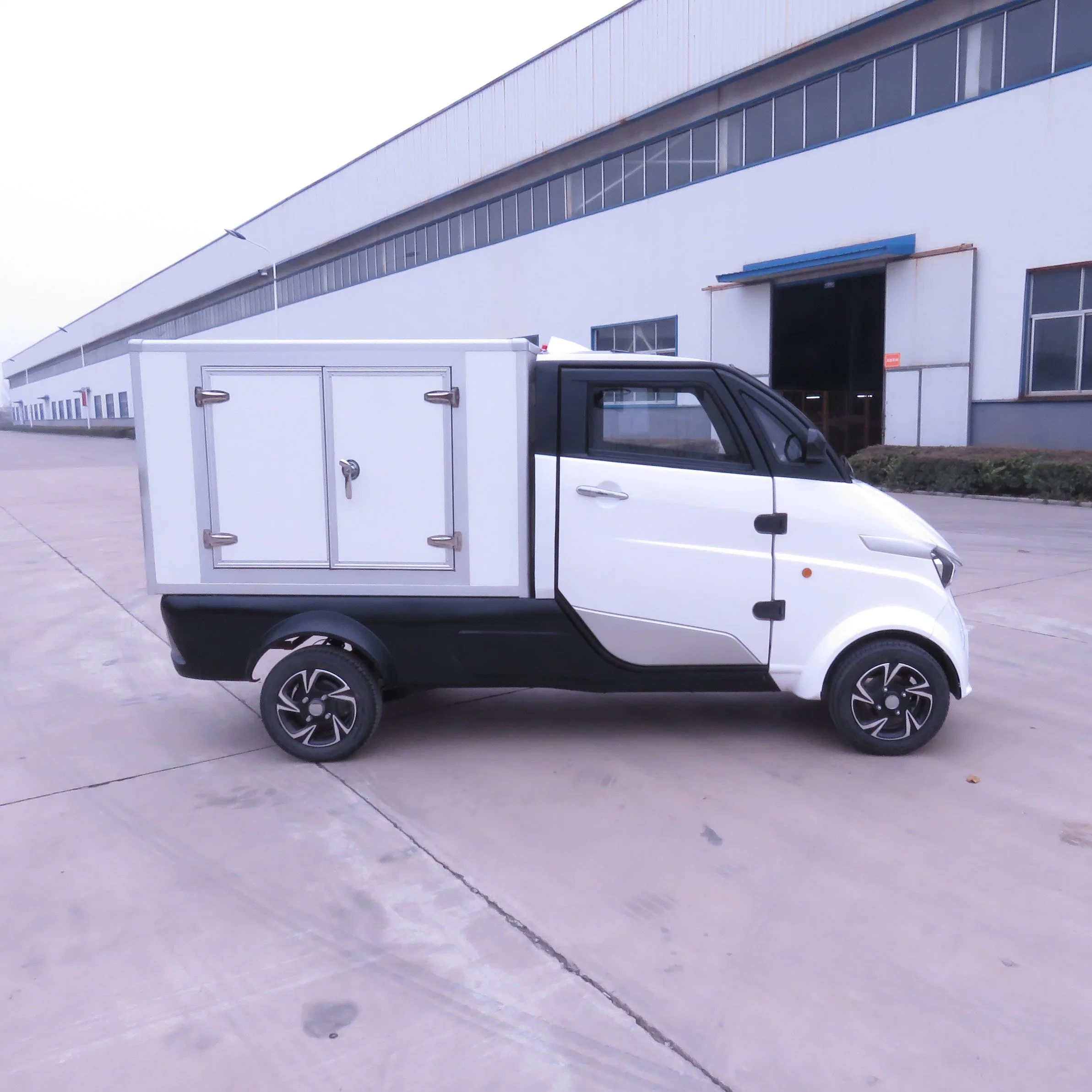 4000W/4kw Goods Delivery Electric Motor Mini Cargo Truck Van with 4 Wheeler