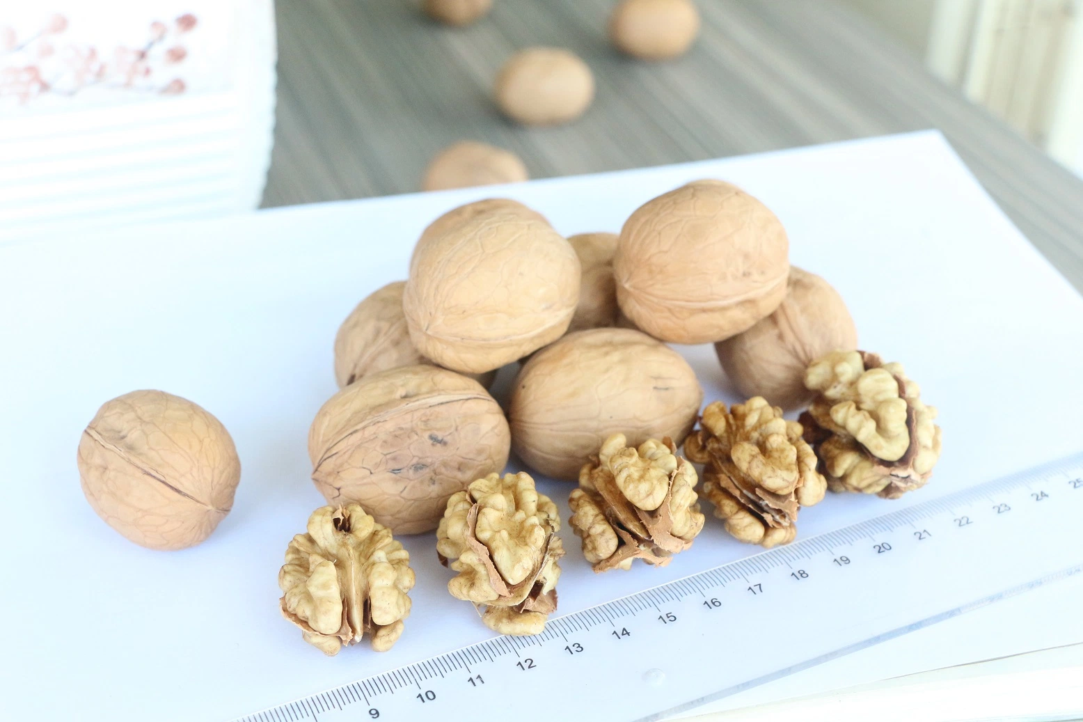 Organic Walnut Yunnan Walnuts Paper Skin Walnut Pictures & Photosorganic Walnut Yunnan Walnuts Paper Skin Walnut Pictures & Photos