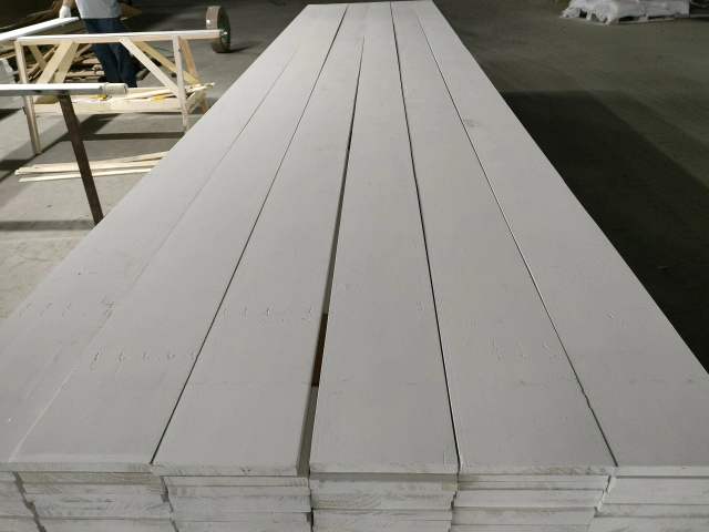 Waterproof Profiles Wood Mouldings with White Color