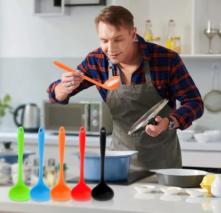 Petite cuillère à soupe louche louches en silicone pour la cuisson