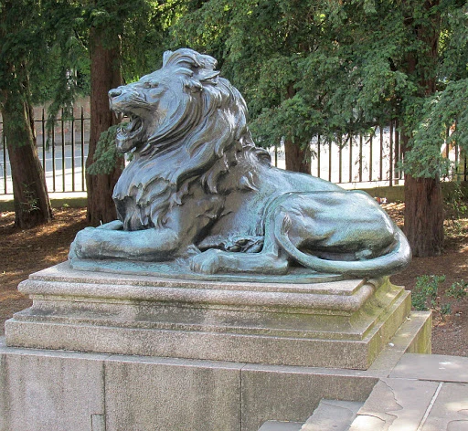 Ferocious Big Size Lion Statue Brass Lion Staring at Front Sculpture