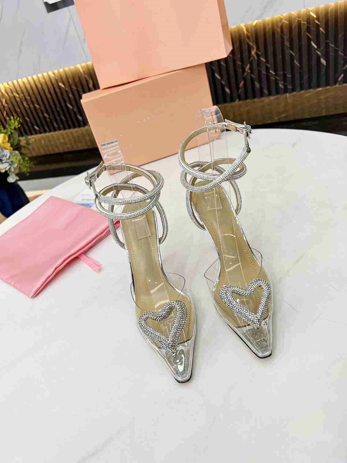 New Arrival Shiny Love Heart Elegance Stiletto Heels Bride Wedding Silk Leather Ladies Shoes