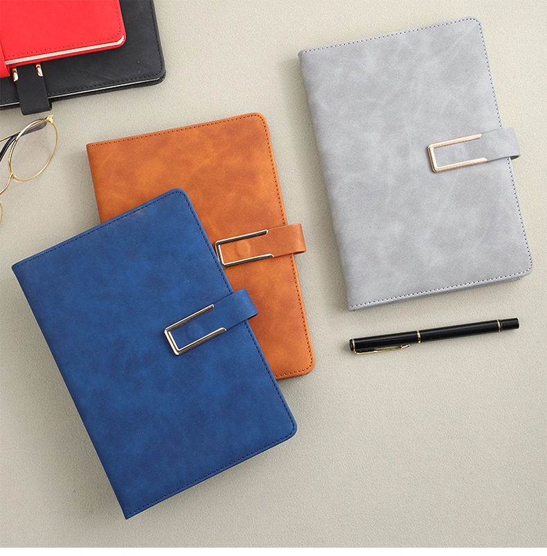 Customized PU Notebook with Buckle Wholesale/Supplier A5 Journal Notebook with Metal Buckle