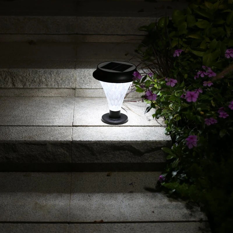 Un estilo moderno césped decorativo de la luz solar lámpara de paisaje ahuecada LED Exterior reflectores solares resistentes al agua de la decoración de jardín