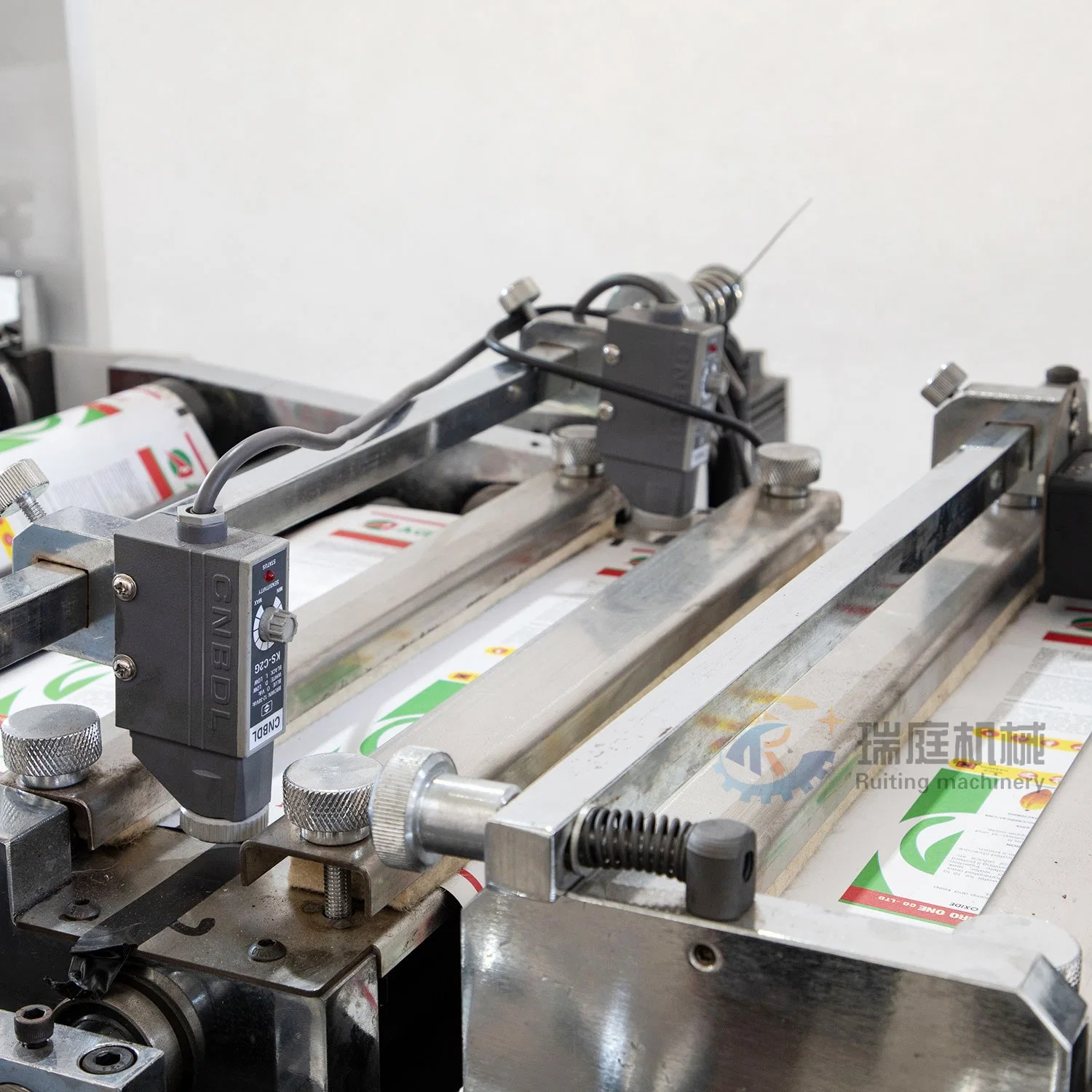 Automatic Roll to Roll Paper Flat Bed Label Die Cutting Machine for Sticker Labels