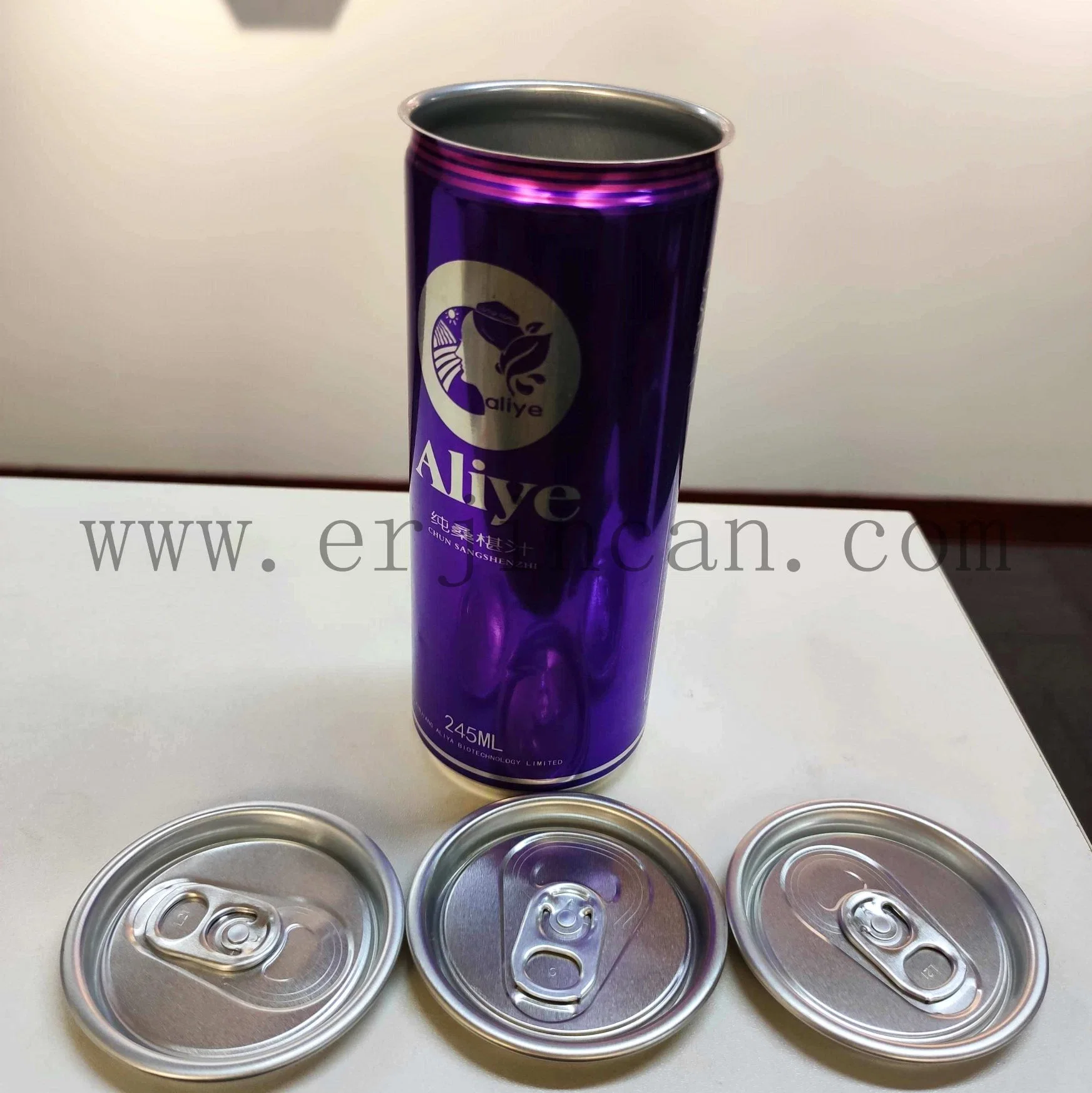 Slim vacía el aluminio de latas de 250 ml de vino