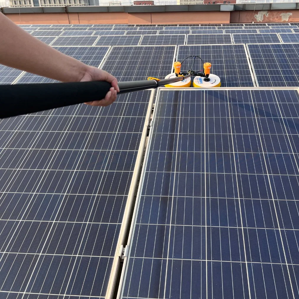 Solar Panel Reinigung Pole Wasser Fed Bürste mit Doppel-Kopf und neue Nylon-Garn für die Reinigung Photovoltaik-Farmen Fenster Werbetafeln Autos etc.