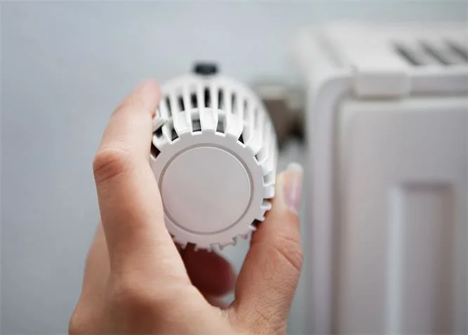 Термостатический клапан радиатора с прямыми типа для системы отопления