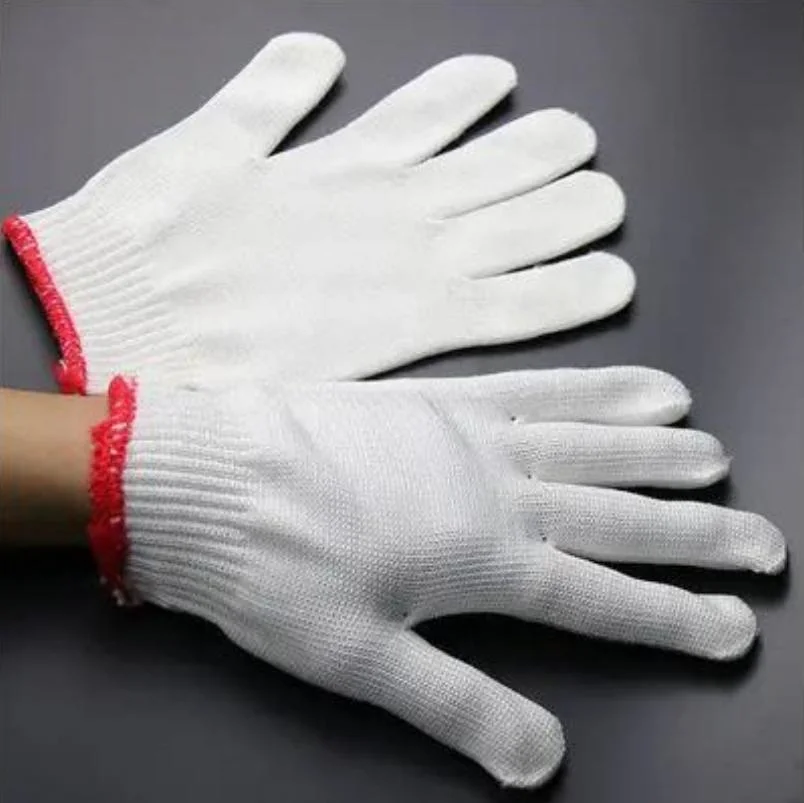 Gants de travail en coton tricoté de haute qualité, naturel et blanc.