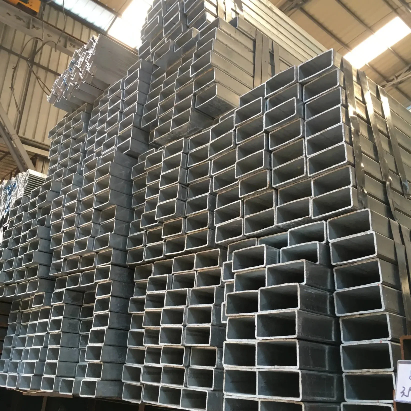 ASTM Hot Dipped Galvanized S275jr Galvanized Steel Pipe Rectangular Tube S235jr S235j2 Structural Pipe Welded Q235B Dx51d-Z275 Steel Tube