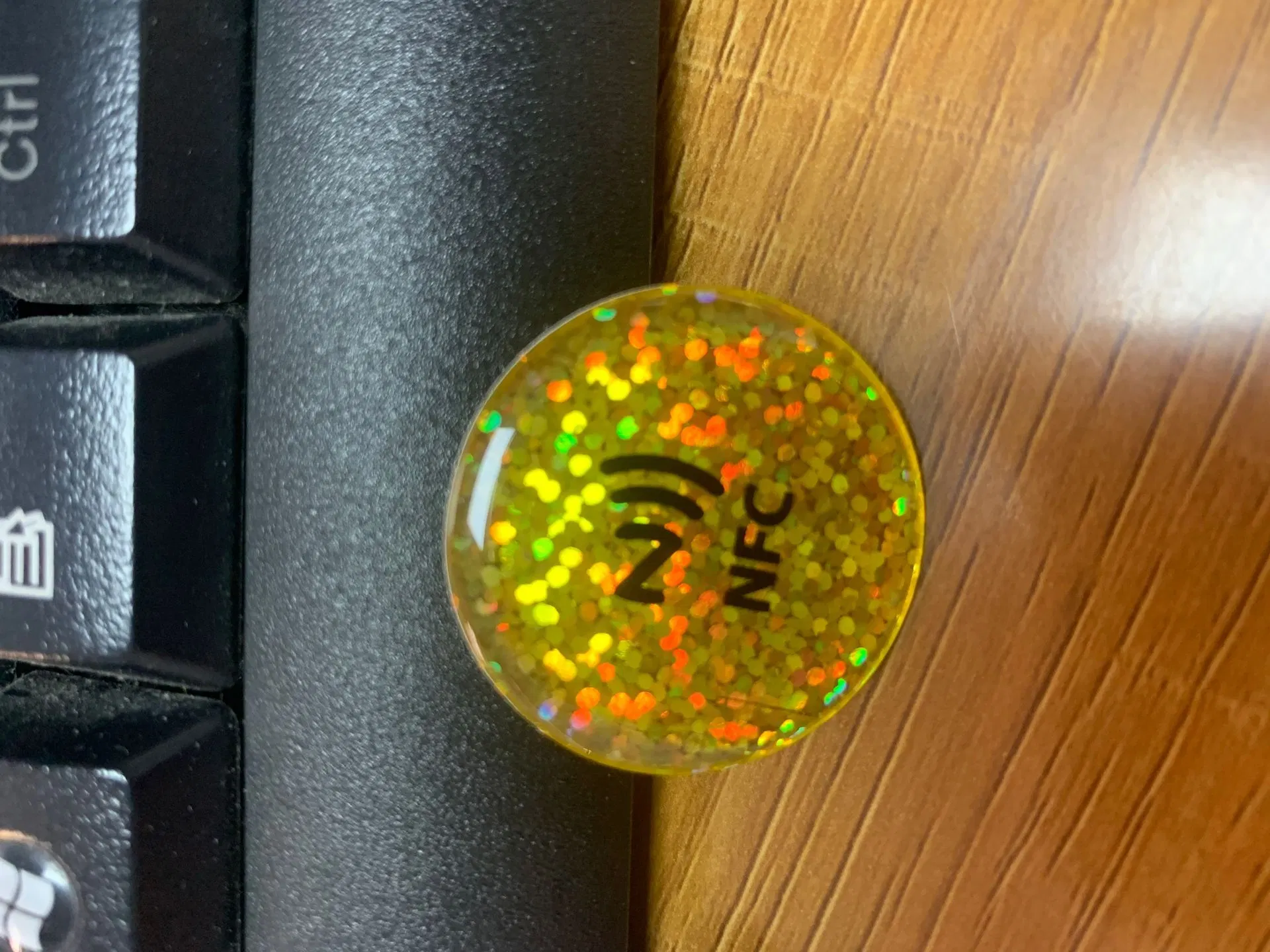 Arco Iris de Oro Plata Shinny Holograma espumoso enlace personalizado Las etiquetas RFID programable del teléfono Botón NFC