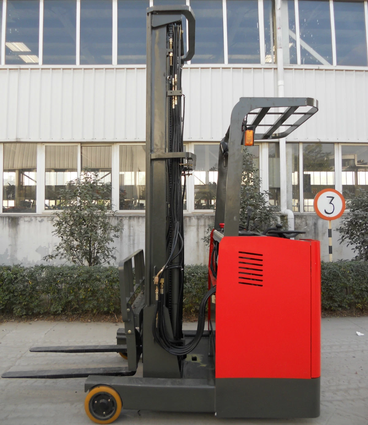 Equipamento de armazém 2 Ton suporte eléctrico sobre o REACH Truck com 4,5 m de altura de elevação