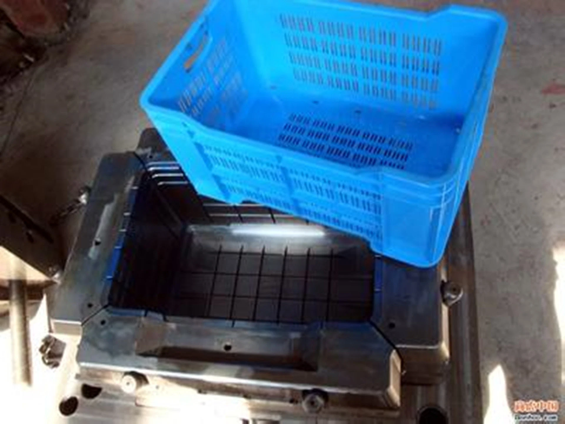 Customized Plastic Turnover Container Mould