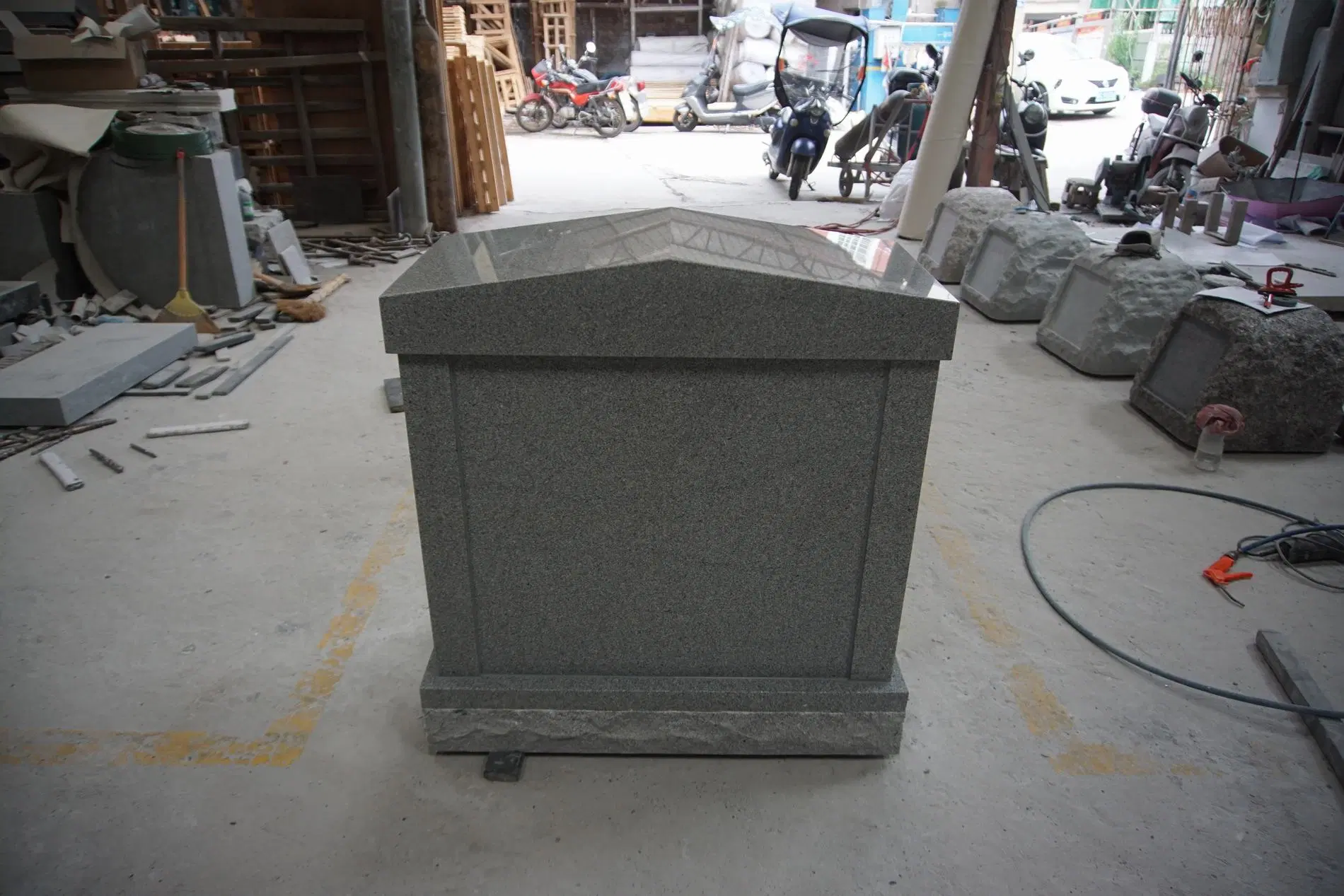 Small Family Granite Niches Grey Granite Black Door Curve Columbarium