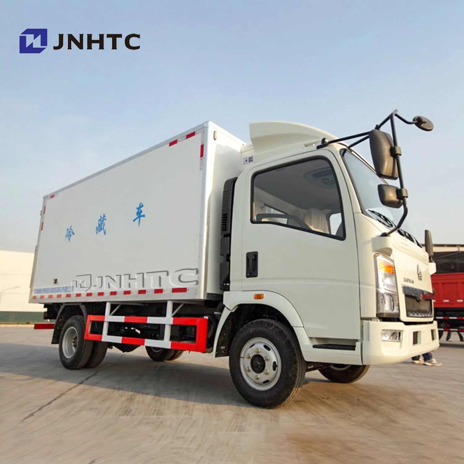 Sinotruk HOWO 4X2 5ton Refrigerated Freeze Truck with Cheap Price