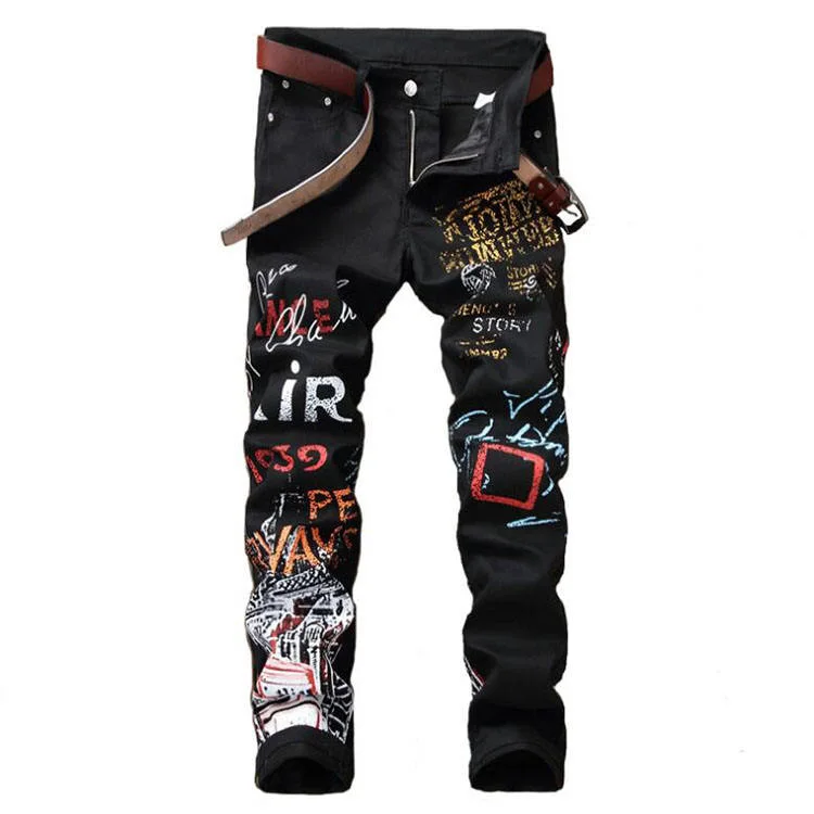 Grossiste Stock 2023 Nouvelle Mode Jean Bleu Clair Déchiré Patch Lavé Bouton Chaîne Pantalon Jambe Droite Serré Étiquette Brodée Personnalisée Denim Hommes Jeans