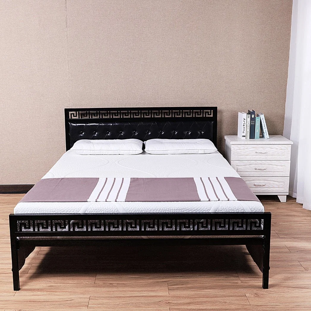 Cama de estructura metálica plegable, de respaldo alto, para uso doméstico y fácil de usar.