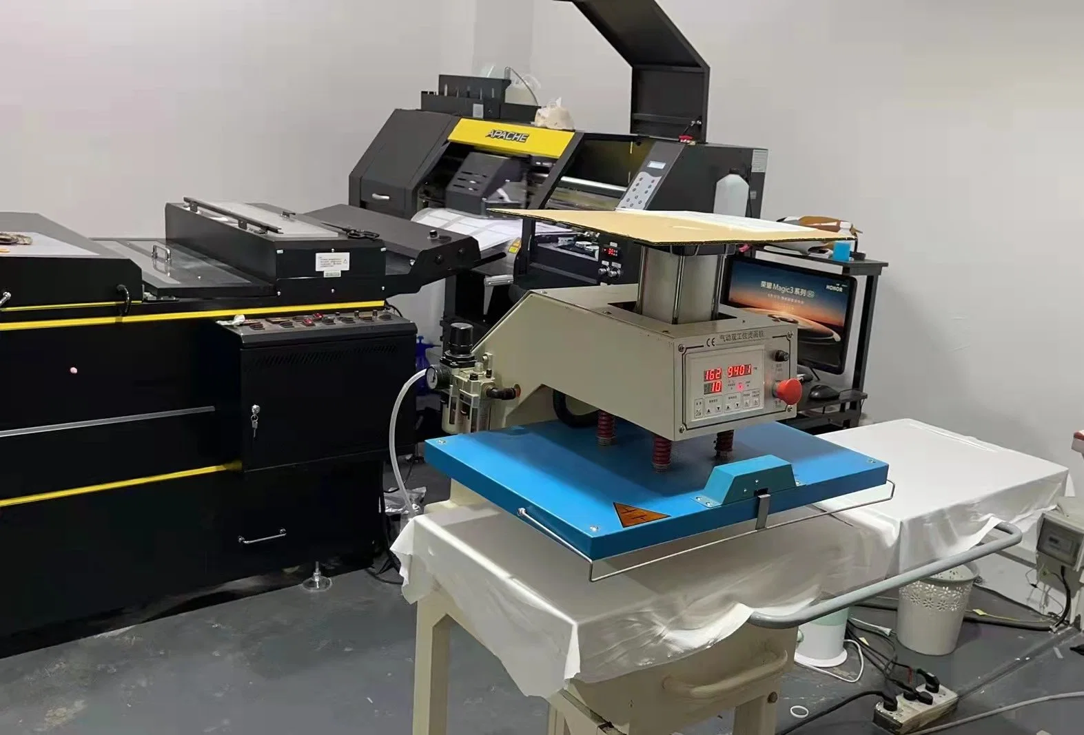 Apache i3200 Printheads Digitaldrucker Wärmeübertragung Pet Film DTF Druckmaschine für T-Shirt-Designs