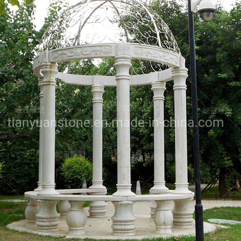 Gazebo en marbre blanc avec des colonnes et balustrade pour la décoration de jardin