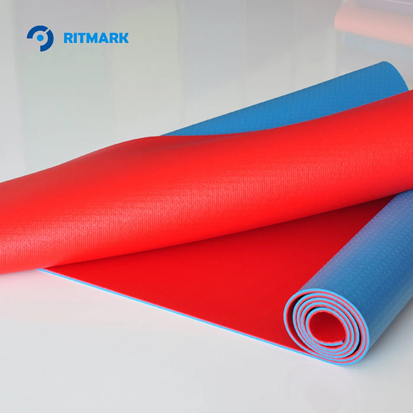 Haga uso completo de ambos lados del Ritmark Yoga reversible Esteras