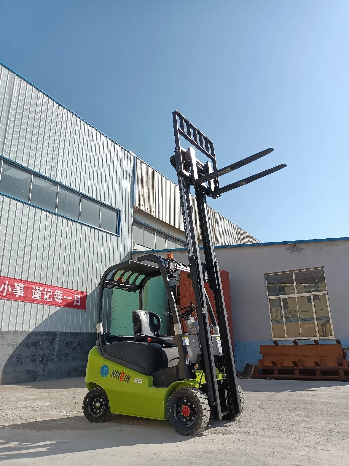 Made in China (HQEF20) with CE Electric 2.0ton Forklift Truck