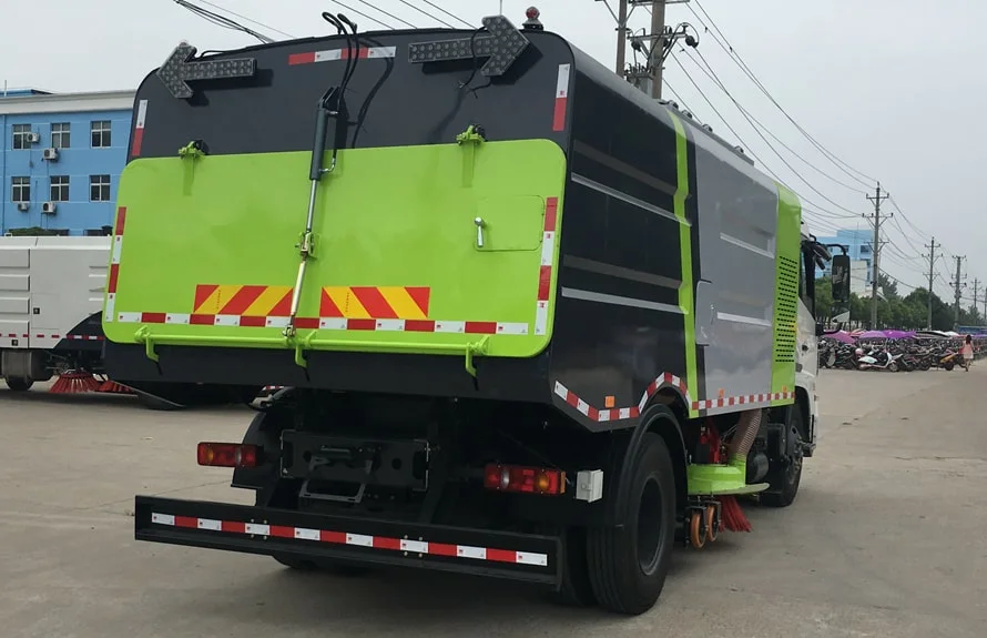 Dongfeng Road Sweeper Truck 6-Wheel 170HP Road Street Washing and Sweeping Truck