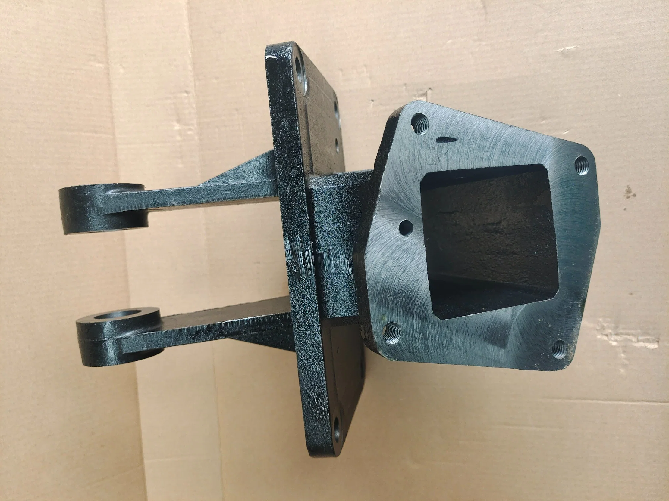 Sinotruk Weichai Spare Parts Shacman Heavy Truck Gearbox Chassis Parts Factory Price Clutch Separating Fork Bracket Js180-1601024