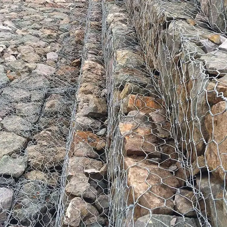 Filet hexagonal en treillis métallique galvanisé et recouvert de PVC Pour la protection de la rivière