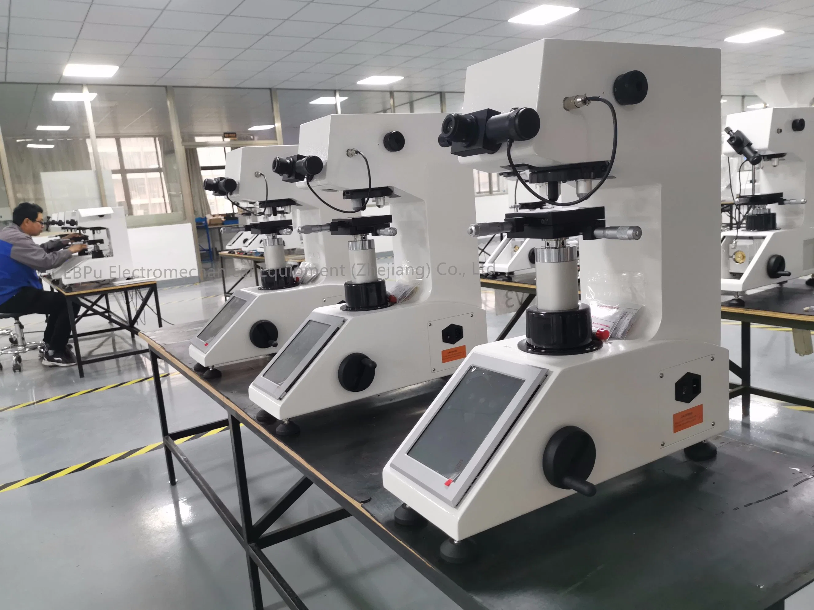 High Guiding Accuracy Hv or HK Test Mode Vickers Hardness Testing Machine