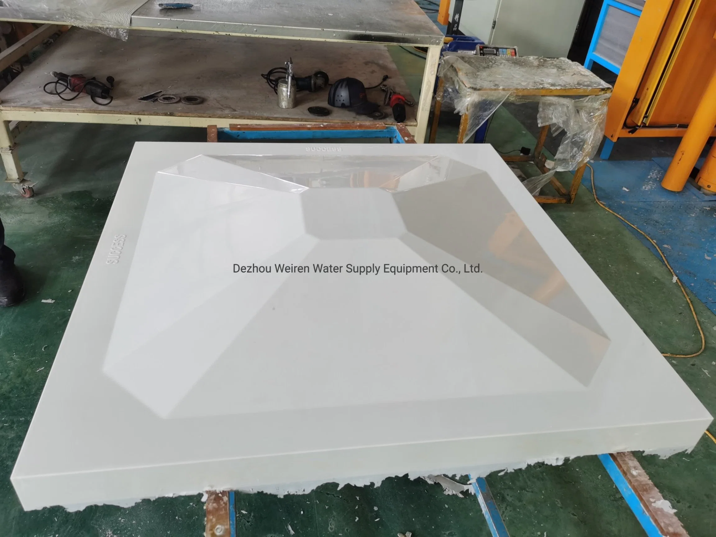 GRP réservoir d'eau en coupe de bord en fibre de verre Couvercle du réservoir d'eau en plastique de PRF