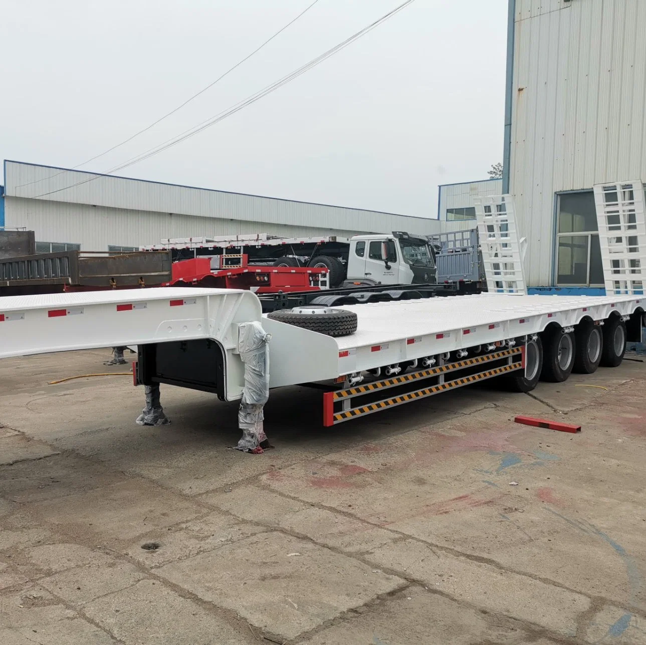 Spot Discount 2/3/4 Axles 50/60/80/100 Tons Low Bed Factory Lowboy Loader Drop Deck Heavy Duty Dolly Lowbed Drop Deck Trailer for Heavy Equipment Transportation