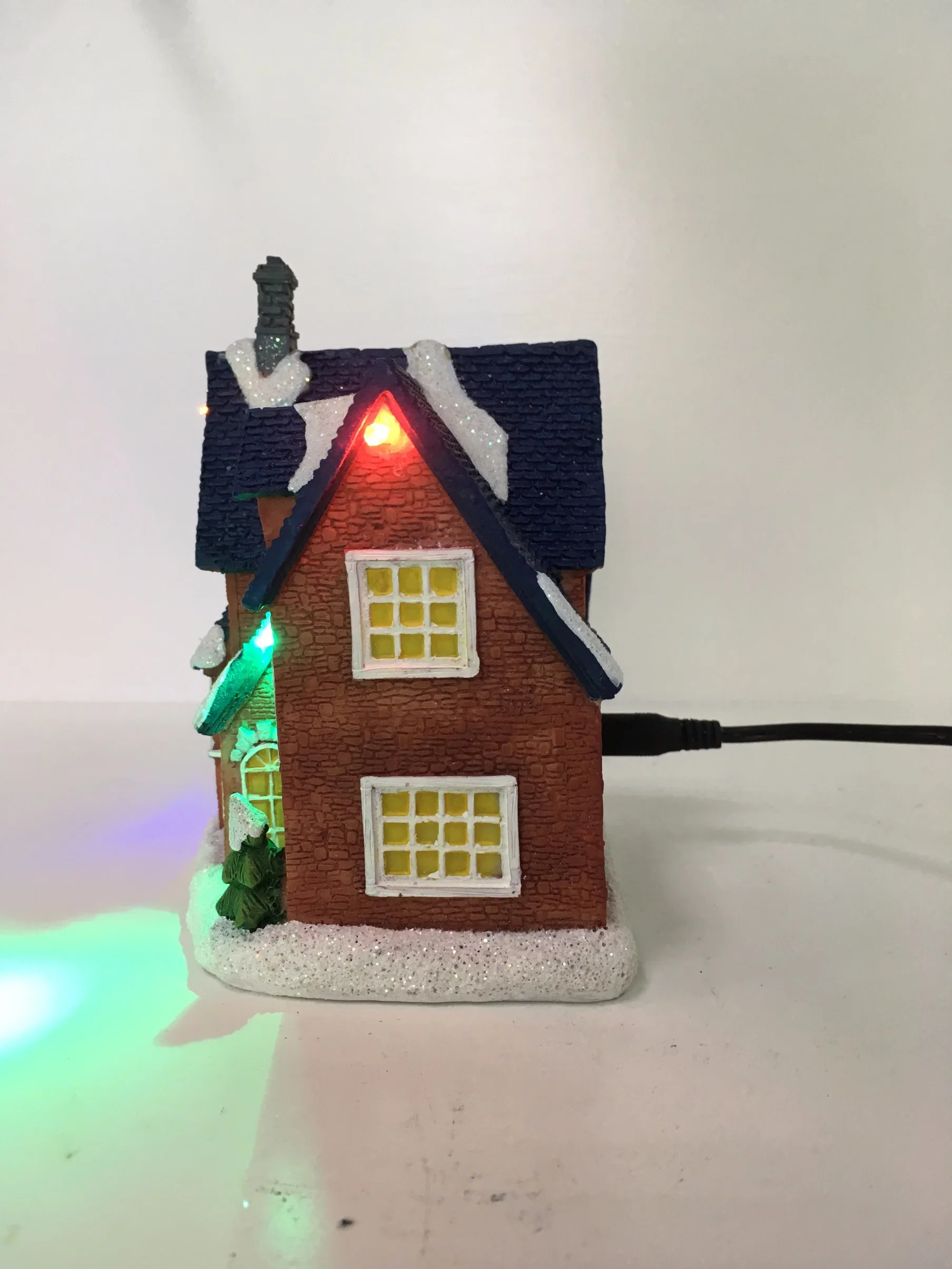 Hot Sale Christmas Decorative Resin Christmas House with Light