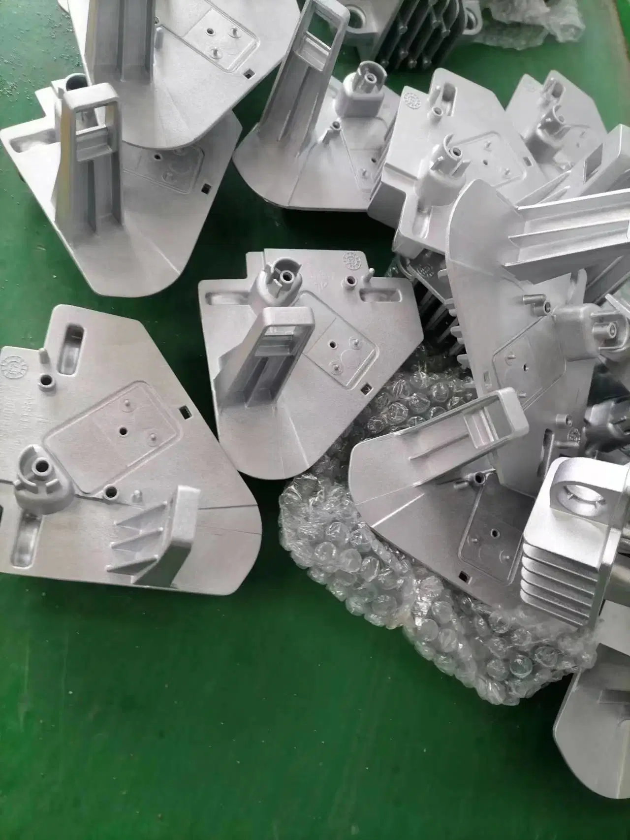 Custom Pressure Metal Die Cast Products Aluminum Alloy Zinc Alloy Die Casting Process Parts Service